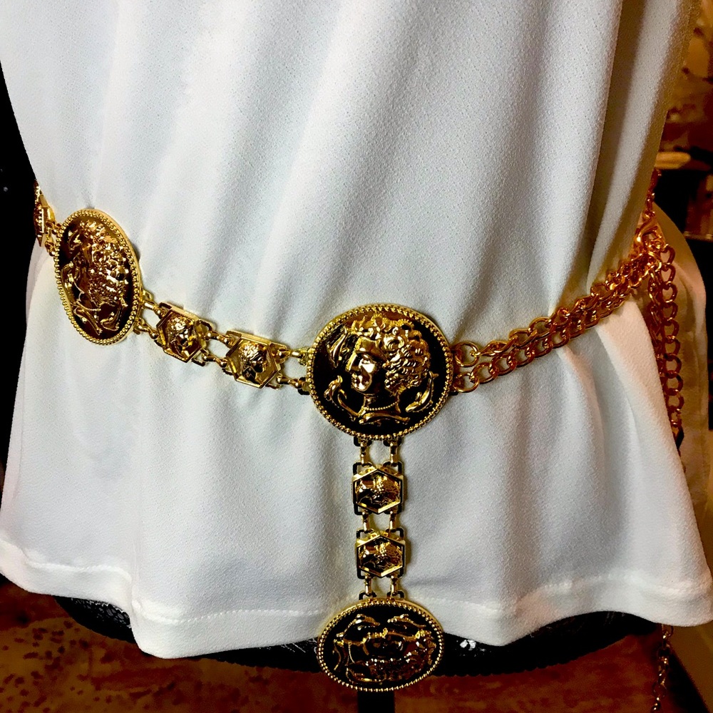 Gorgeous Renaissance Gold Chain Belt